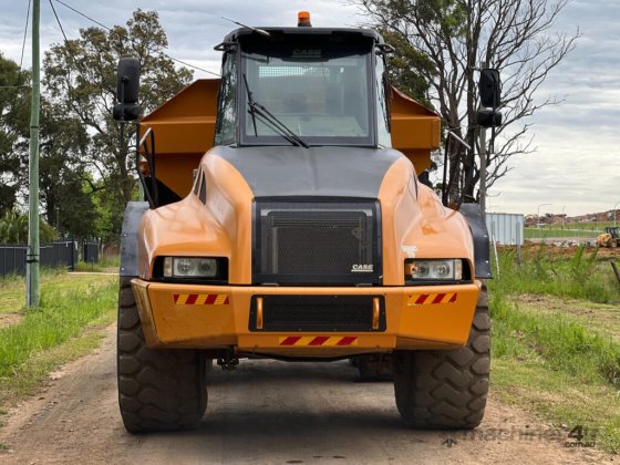 CASE 340 多関節オフハイウェイトラック