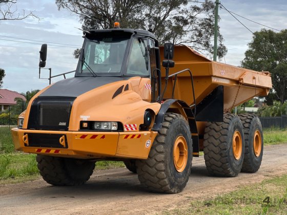 CASE 340 多関節オフハイウェイトラック