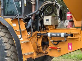 CASE 340 多関節オフハイウェイトラック