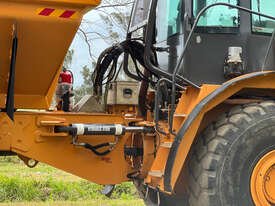 CASE 340 多関節オフハイウェイトラック