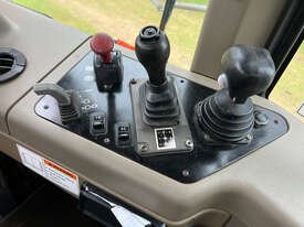 CASE 340 多関節オフハイウェイトラック