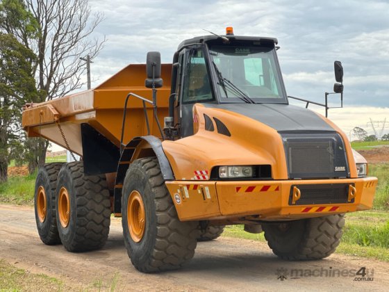 CASE 340 多関節オフハイウェイトラック