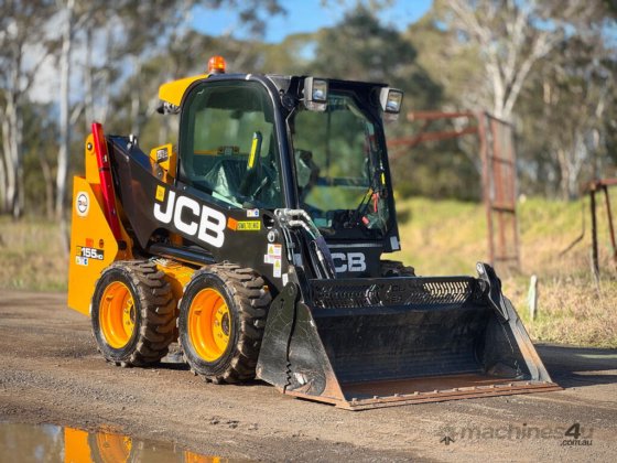 JCB 155 滑移装载机