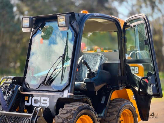 JCB 155 滑移装载机