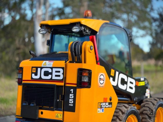 JCB 155 滑移装载机