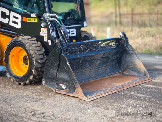 JCB 155 滑移装载机