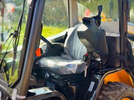 JCB 155 滑移装载机