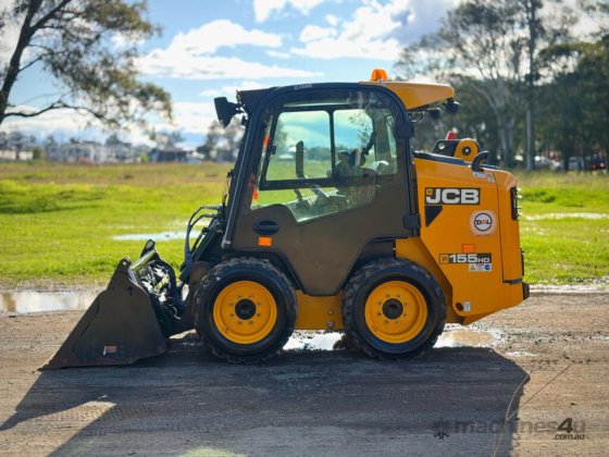 JCB 155 滑移装载机