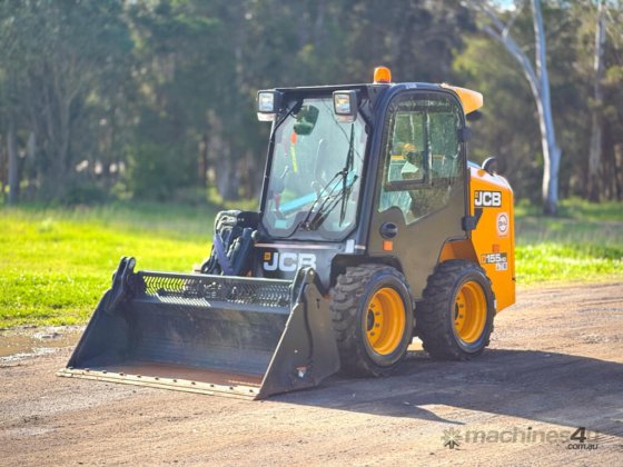 JCB 155 滑移装载机