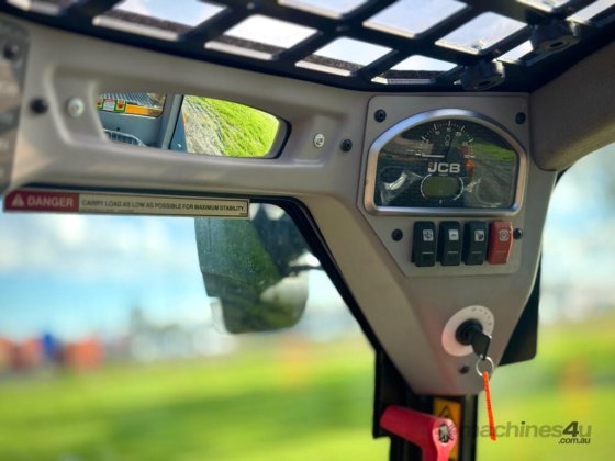 JCB 155 滑移装载机