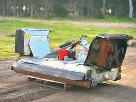 Trimax Stealth Slasher 干草/草料收割机