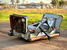 Trimax Stealth Slasher 干草/草料收割机