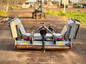 Trimax Stealth Slasher 干草/草料收割机