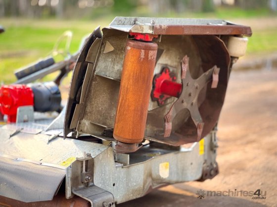 Trimax Stealth Slasher 干草/草料收割机