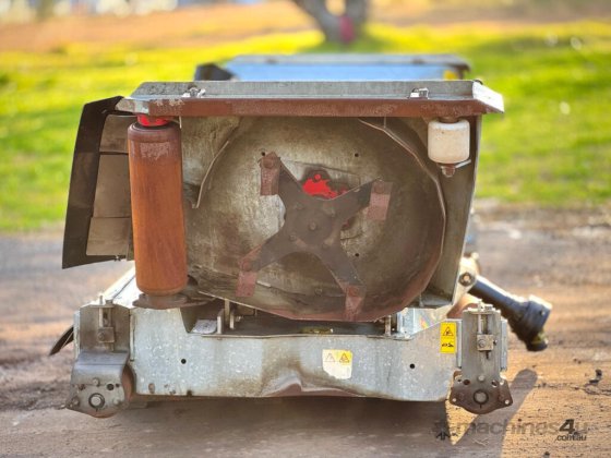 Trimax Stealth Slasher 干草/草料收割机