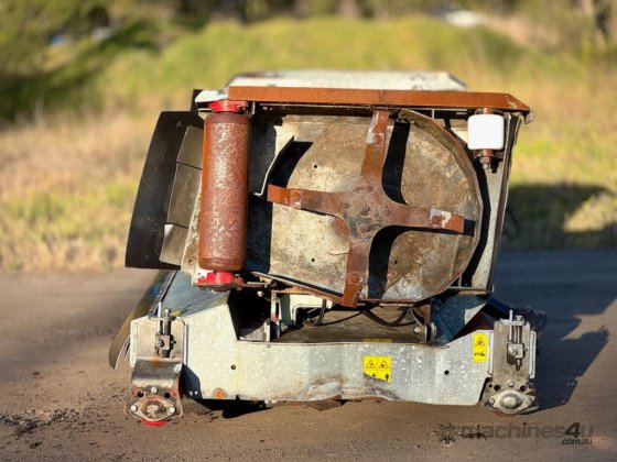 トライマックス ステルス スラッシャー 干し草/飼料装備