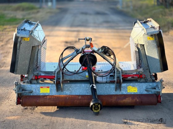 Trimax Stealth Slasher 干草/草料收割机