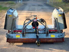 Trimax Stealth Slasher 干草/草料收割机