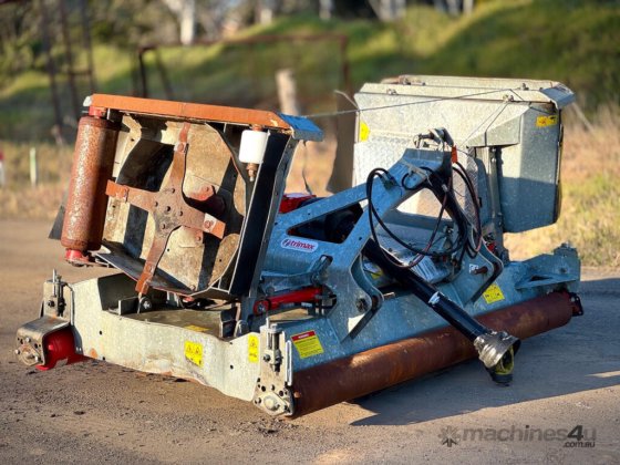 Trimax Stealth Slasher 干草/草料收割机