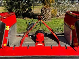 Trimax Stealth S3 マルチャー 干草/飼料用機器