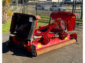 Trimax Stealth S3 マルチャー 干草/飼料用機器