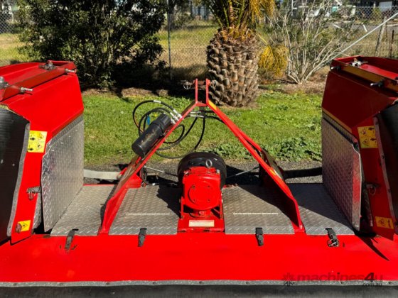 Trimax Stealth S3 マルチャー 干草/飼料用機器