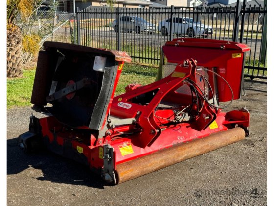 Trimax Stealth S3 マルチャー 干草/飼料用機器