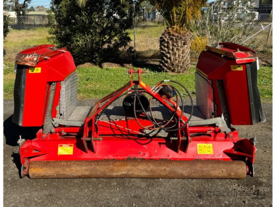 Trimax Stealth S3 マルチャー 干草/飼料用機器