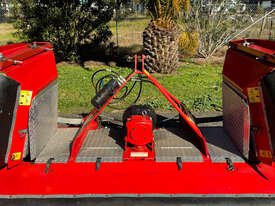 Trimax Stealth 芝刈り機 干草/飼料用機器