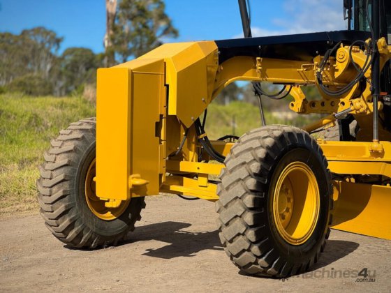 2012 年 Caterpillar 140M VHP