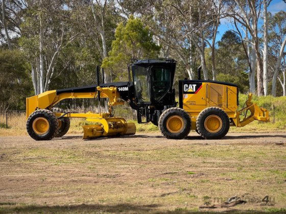 2012 年 Caterpillar 140M VHP