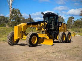 2012 年 Caterpillar 140M VHP