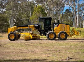 2012 年 Caterpillar 140M VHP