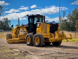 2012 年 Caterpillar 140M VHP