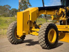 2012 年 Caterpillar 140M VHP