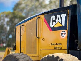 2012 年 Caterpillar 140M VHP