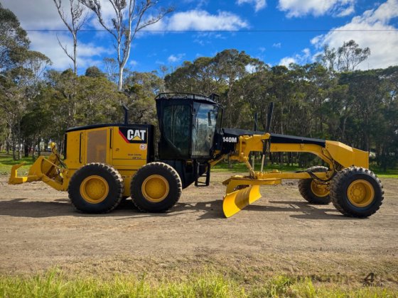 2012 年 Caterpillar 140M VHP