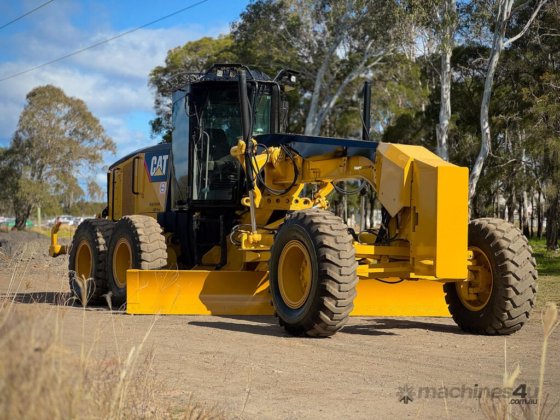 2012 年 Caterpillar 140M VHP