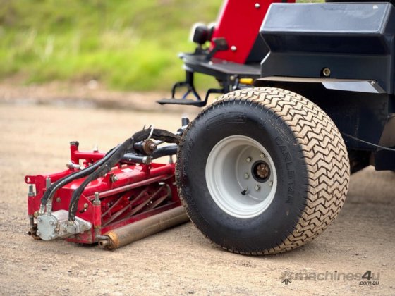 久保田男爵夫人高尔夫球道割草机草坪设备
