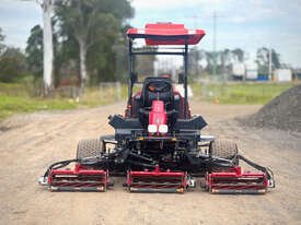 久保田男爵夫人高尔夫球道割草机草坪设备