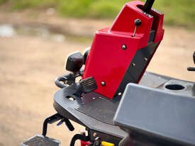 久保田男爵夫人高尔夫球道割草机草坪设备