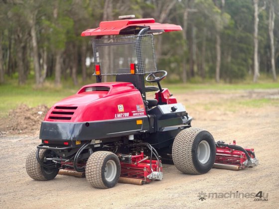 久保田男爵夫人高尔夫球道割草机草坪设备