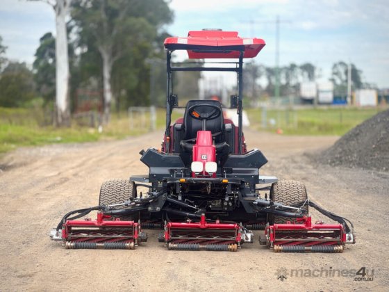 久保田男爵夫人高尔夫球道割草机草坪设备