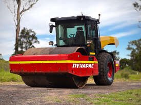 戴纳派克 CA600 震动辊筒压路机/压实机