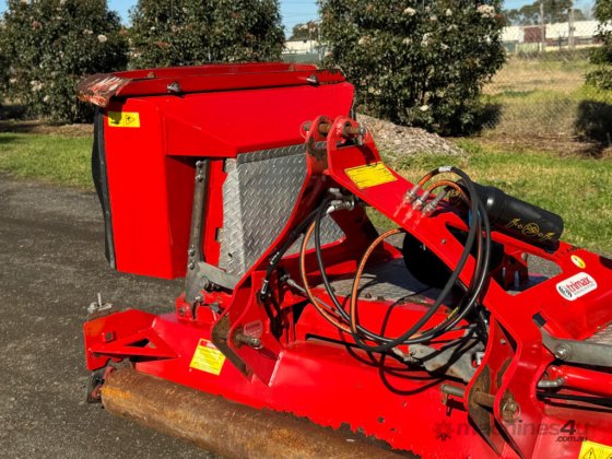 Trimax Stealth Slasher 干草/草料收割机