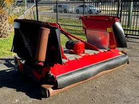 Trimax Stealth Slasher 干草/草料收割机