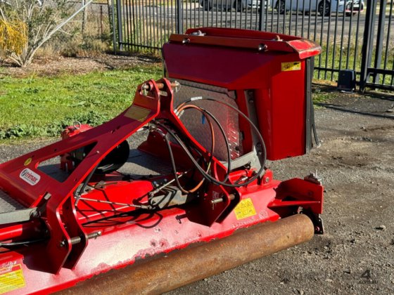 Trimax Stealth Slasher 干草/草料收割机