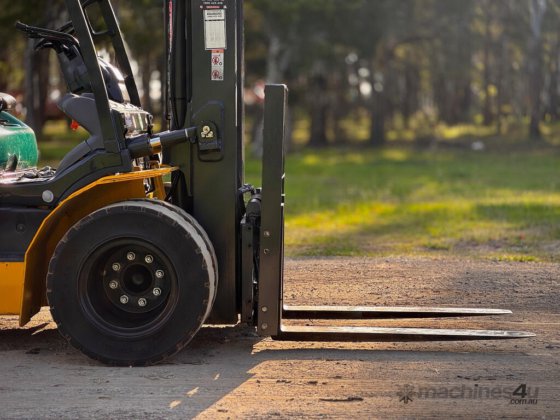 小松 FD45 全地形/越野叉车