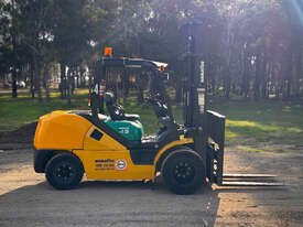 小松 FD45 全地形/越野叉车