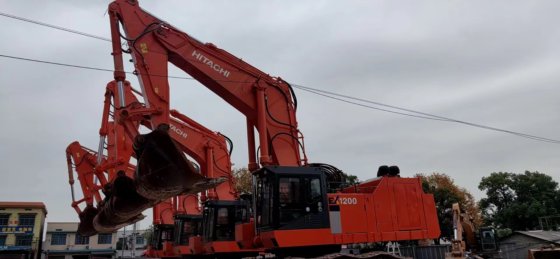 2012年に日本から輸入された日立1200ショベル